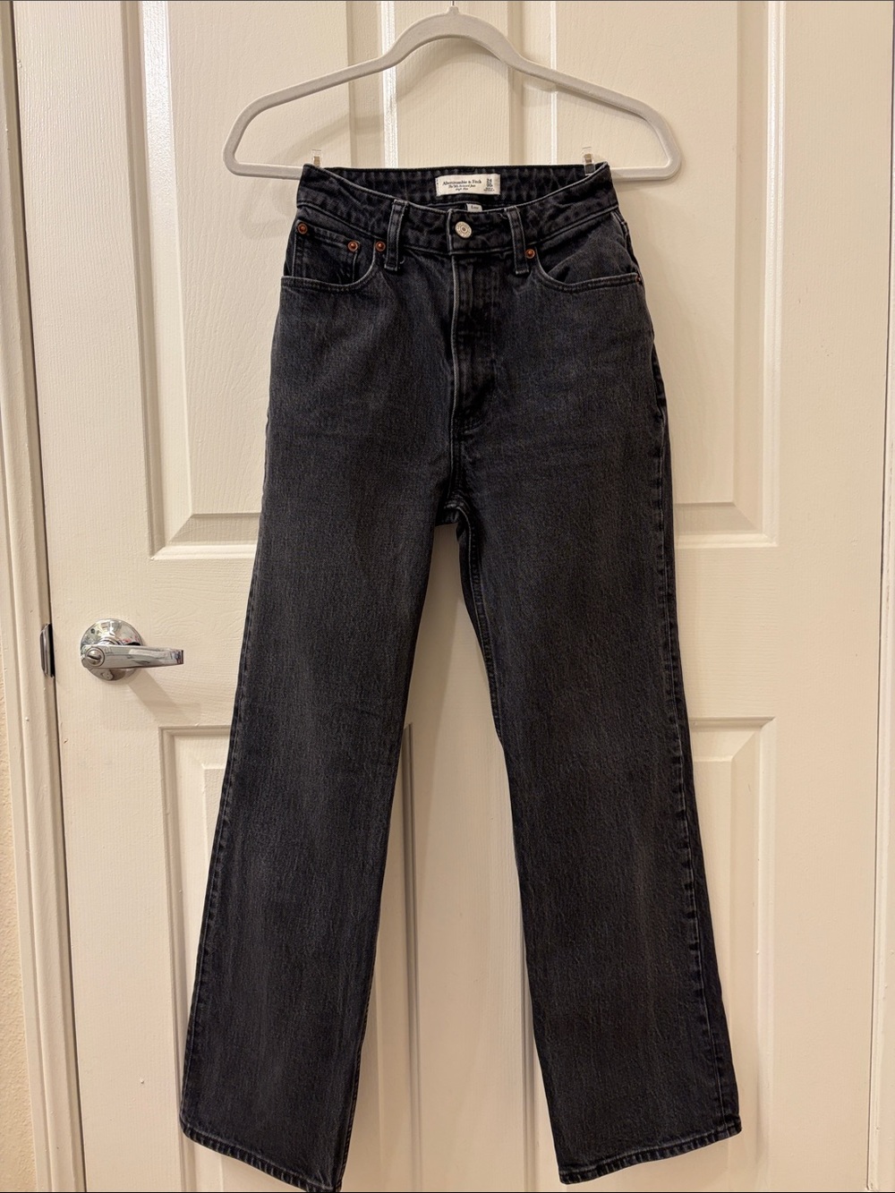 Abercrombie & Fitch Curve Love 90s Relaxed Jean High Rise in Black 24s/00s